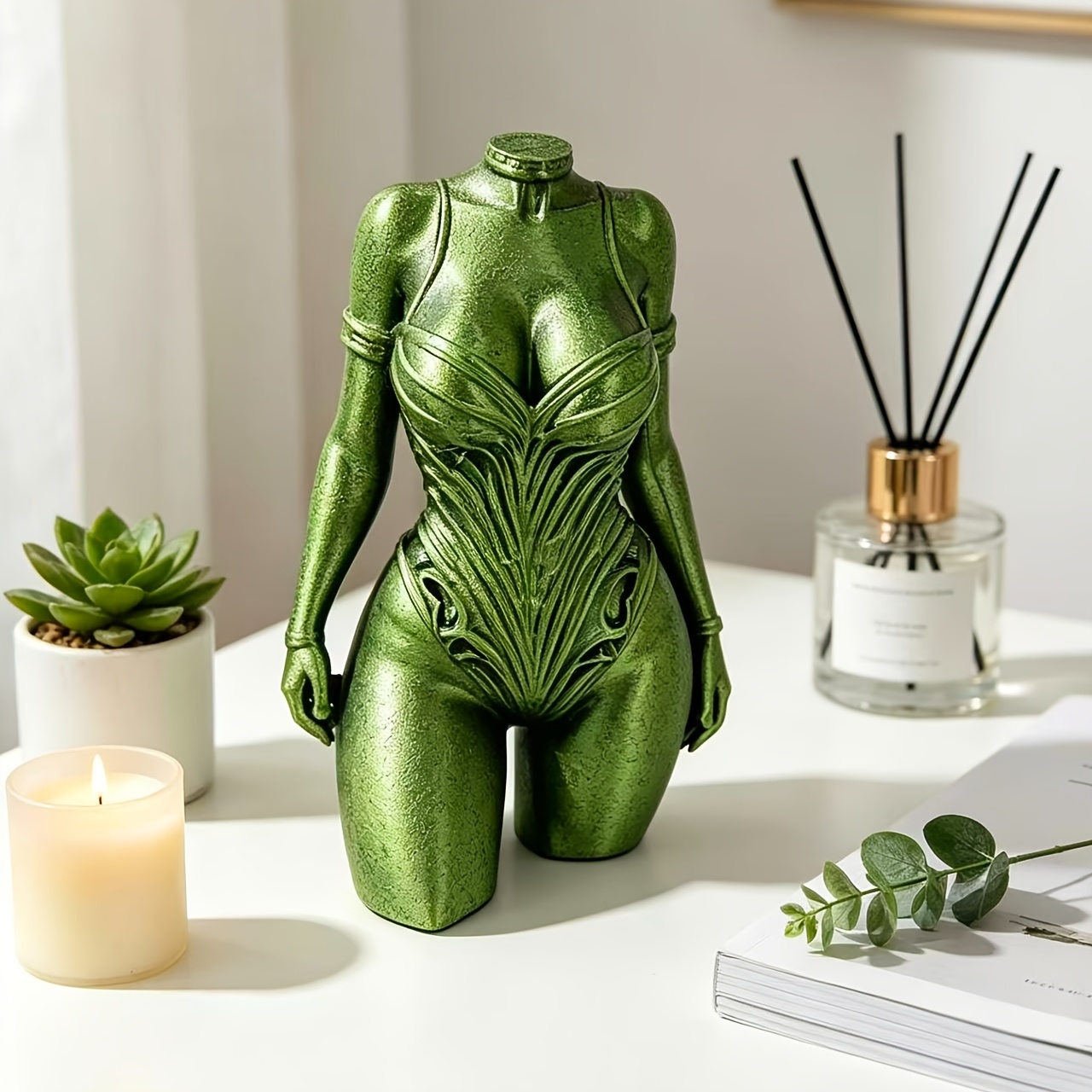 Cyberpunk Style Woman Torso Fi - Office Furniture Hon 评论和价格